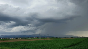 Meteorologi opozarjajo: V nedeljo zvečer spremljajte razvoj nevihtnih celic