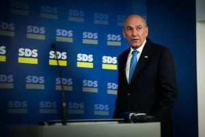 Anketa: Ali se strinjate, da se število ministrstev zmanjša na 14?