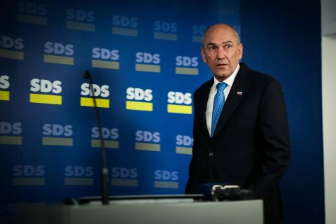 Po zadnjih rezultatih ankete vodi SDS