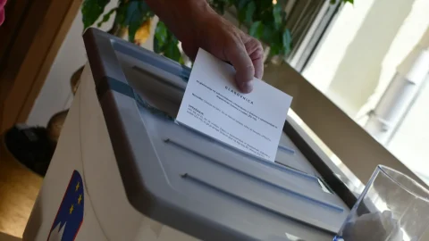 Povejte: Kakšno je vaše mnenje o interventnem zakonu in referendumu?