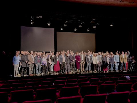 Člani Levice in Vesne - zelene stranke na 8. kongresu Levice.