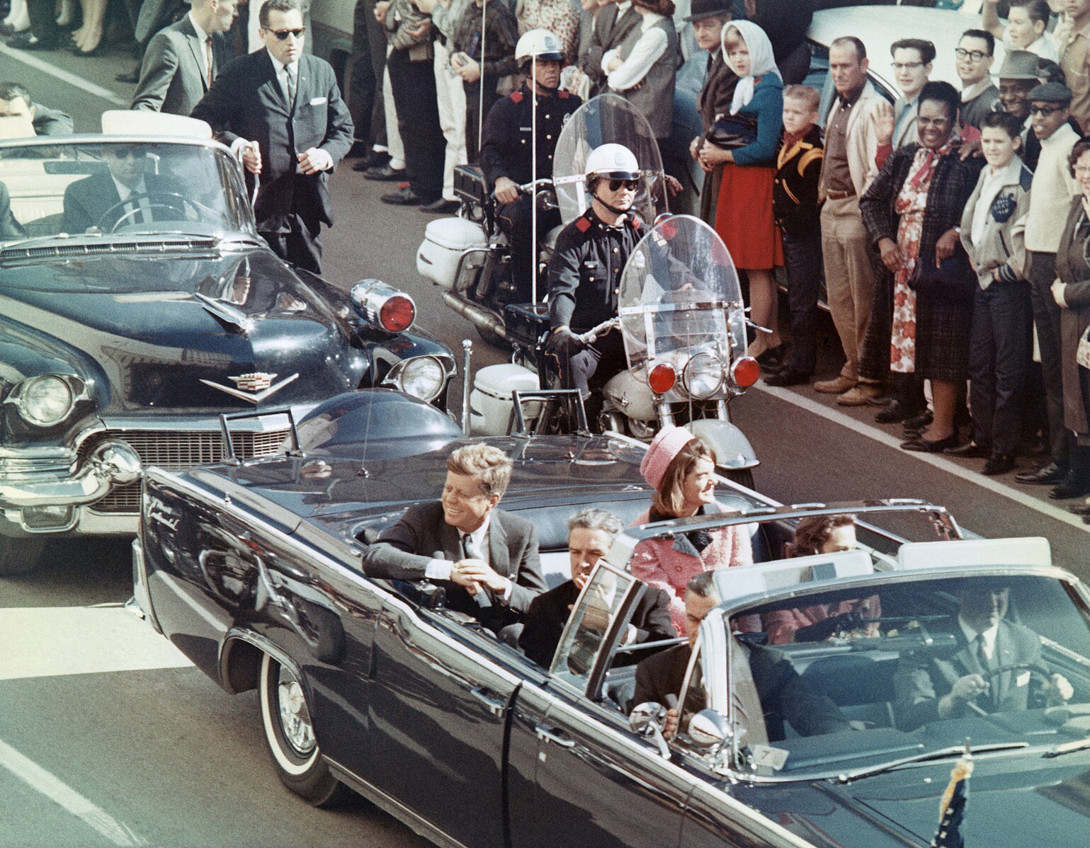 Kennedy tik pred atentatom na petek 22. novembra 1963. (vir: Wikipedia), avtor: Walt Cisco, Dallas Morning News.
