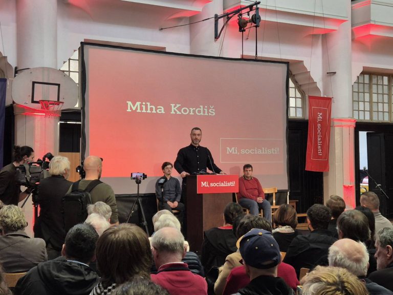 Miha Kordiš med kongresom stranke Mi, socialisti.