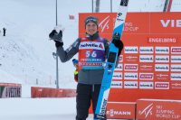 Lanišek z neverjetnim skokom do zmage, uspeh slovenskih orlov dopolnil Prevc