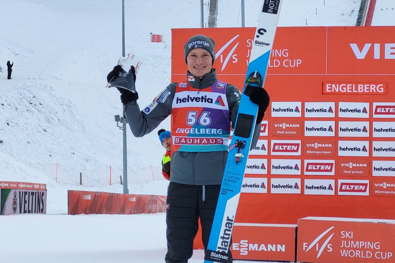 Lanišek z neverjetnim skokom do zmage, uspeh slovenskih orlov dopolnil Prevc