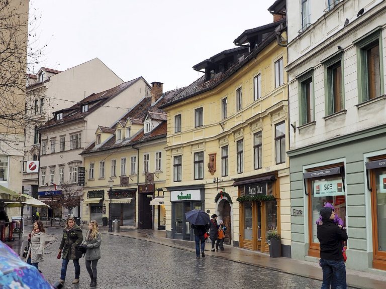 Prihaja vremenski preobrat, ARSO izdal oranžno opozorilo