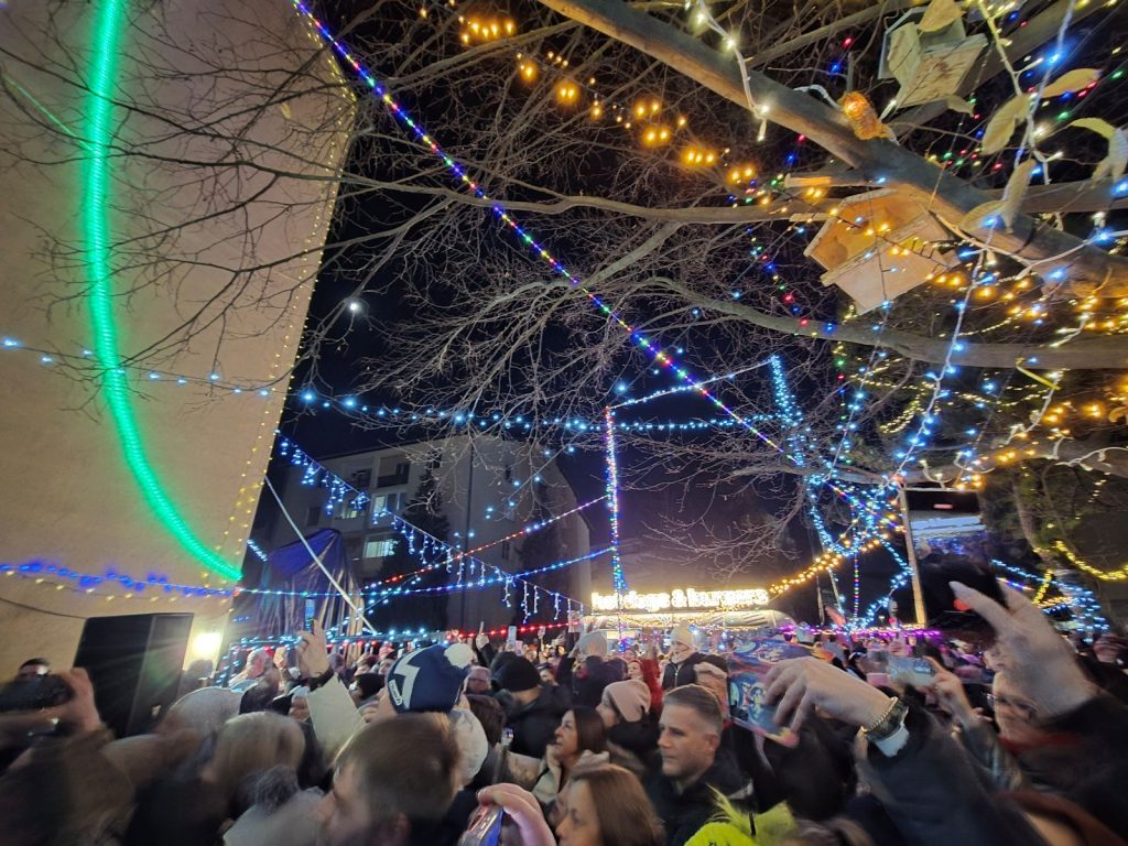 Lučke na Teznu, Ata Roškar