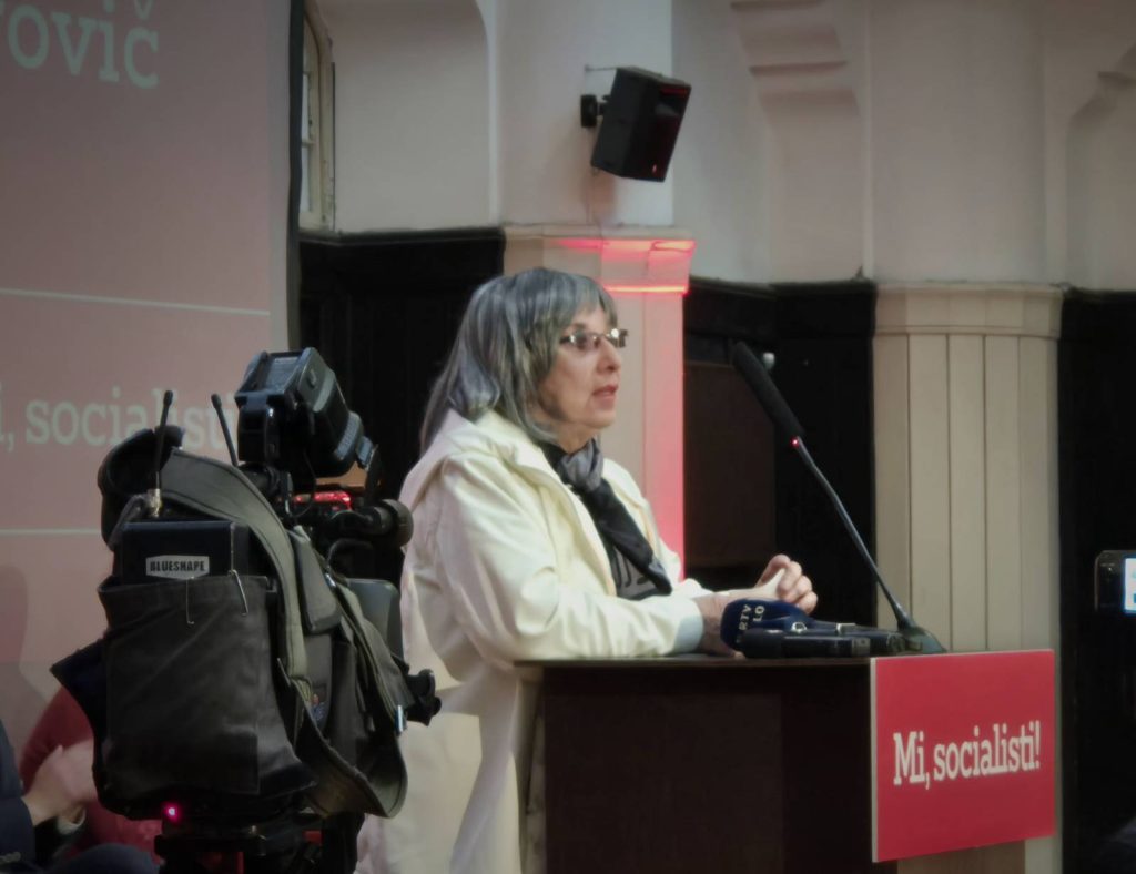 Svetlana Makarovič med govorom na kongresu stranke Mi, socialisti.