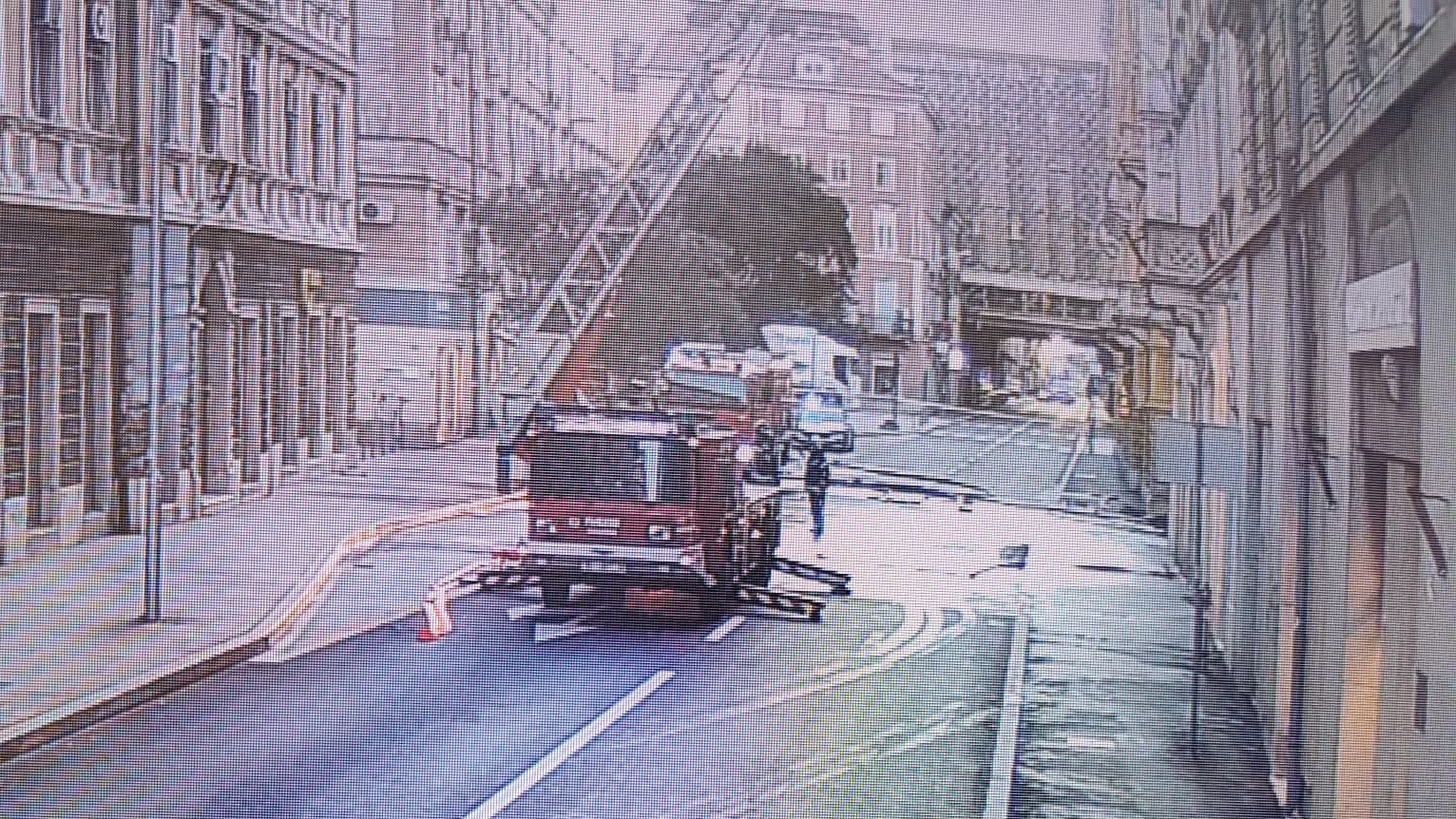 Večji požar v središču Reke, gasilci našli truplo