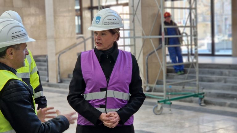 Alenka Bratušek v Mariboru o možnosti hitre železniške povezave