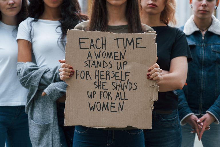 Demonstracije za previce žensk (fotografija je simbolična).