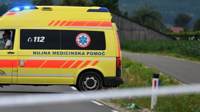 V prometni nesreči huje poškodovana voznica