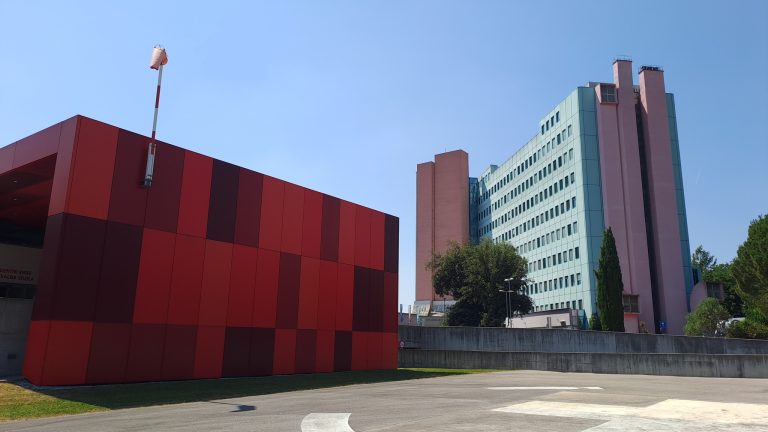 V bolnišnici v Novi Gorici so omejili obiske.