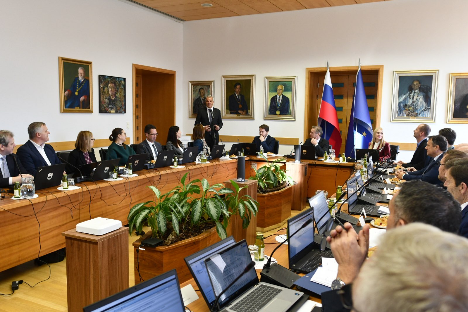 Vlada s sejo v Mariboru začela obisk Podravja