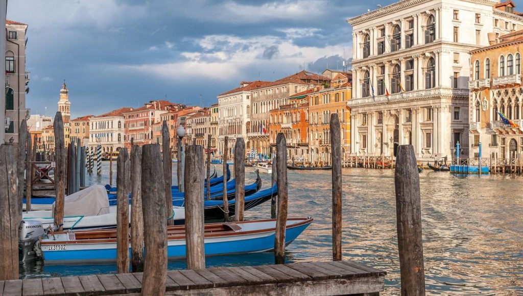 Benetke z novim zakonom o omejitvah števila turistov.