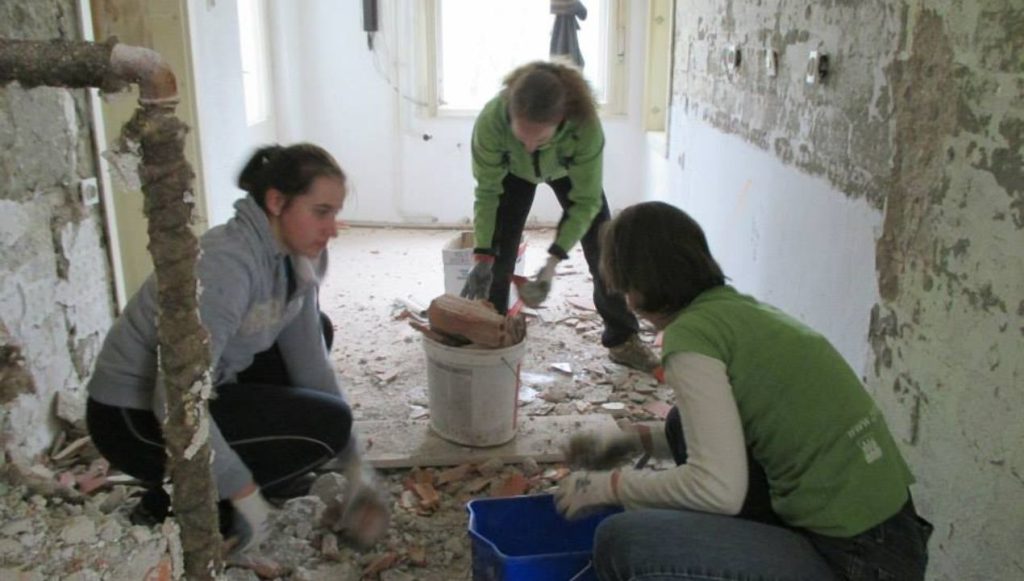 Delovna akcija v sklopu Slovenske filantropije. Foto Slovenska filantropija/Facebook