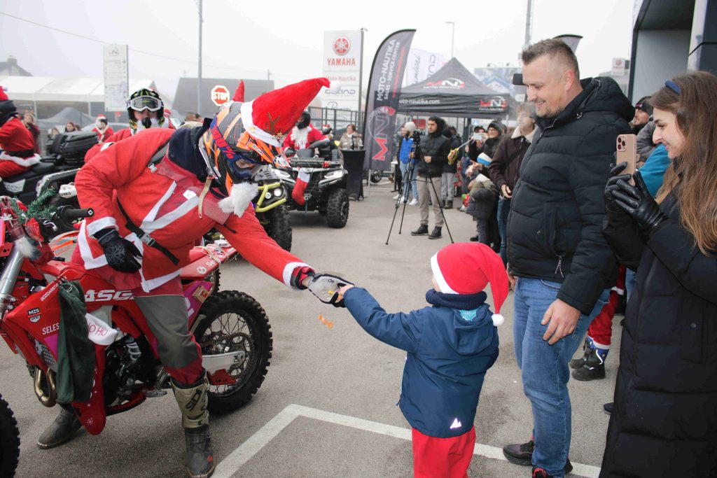 Otroci za otroke Miklavž