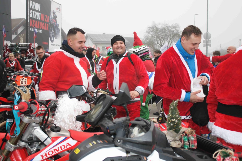 Otroci za otroke Miklavž