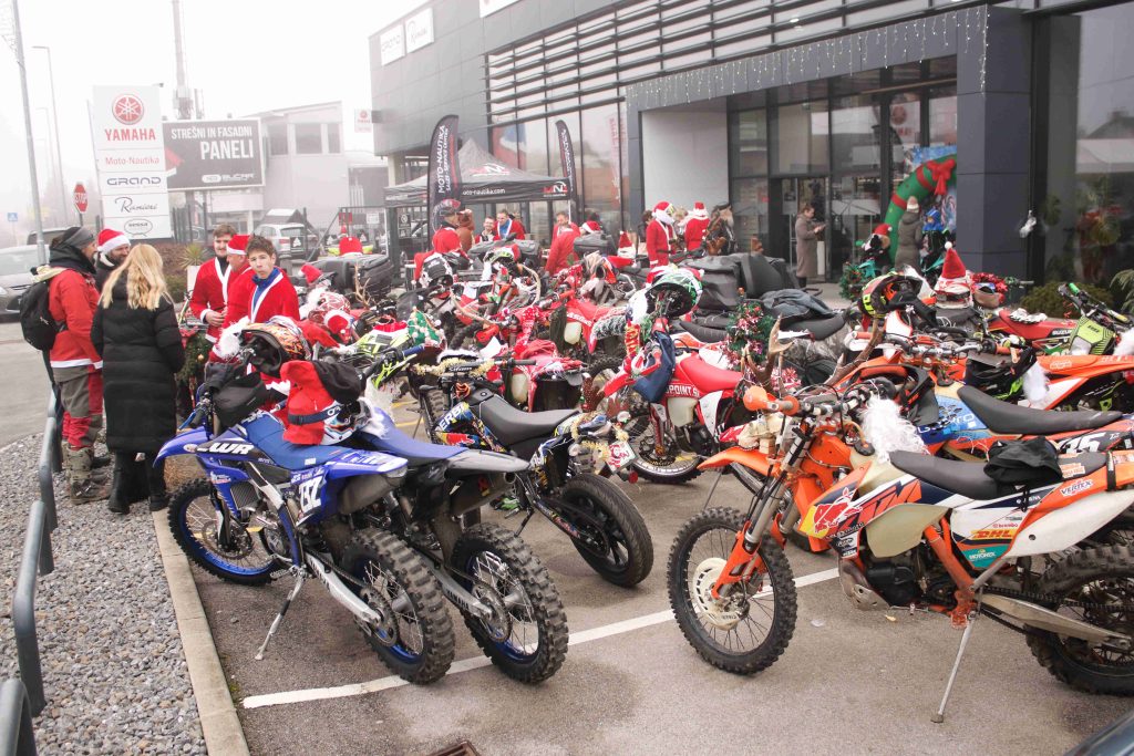 Otroci za otroke Miklavž