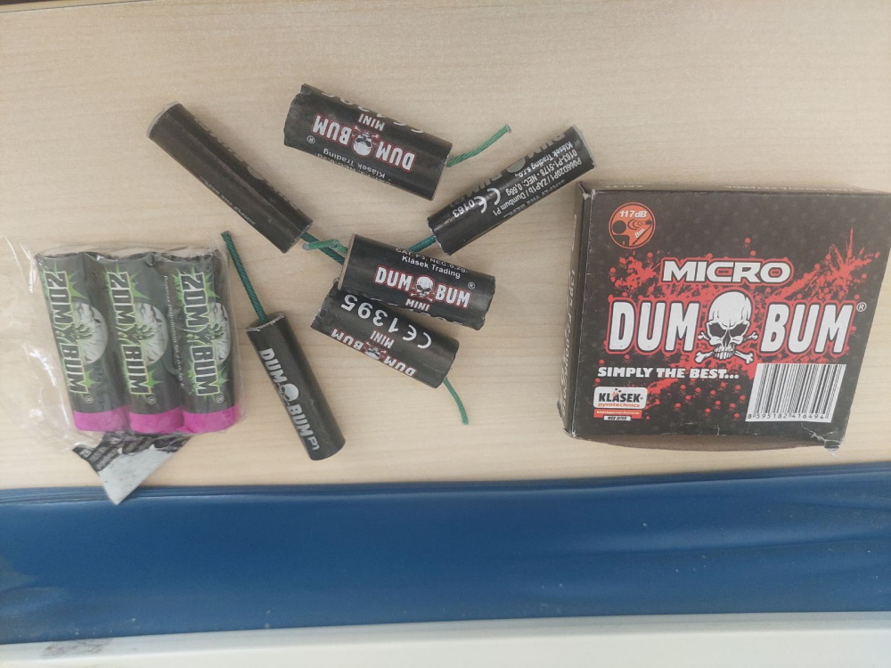 Na 113 pregorevajo telefoni, zasegli pravo zakladnico pirotehnike