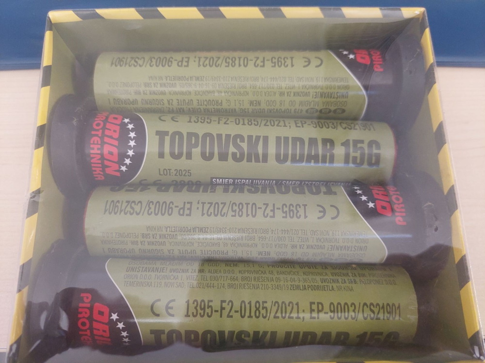 Na 113 pregorevajo telefoni, zasegli pravo zakladnico pirotehnike