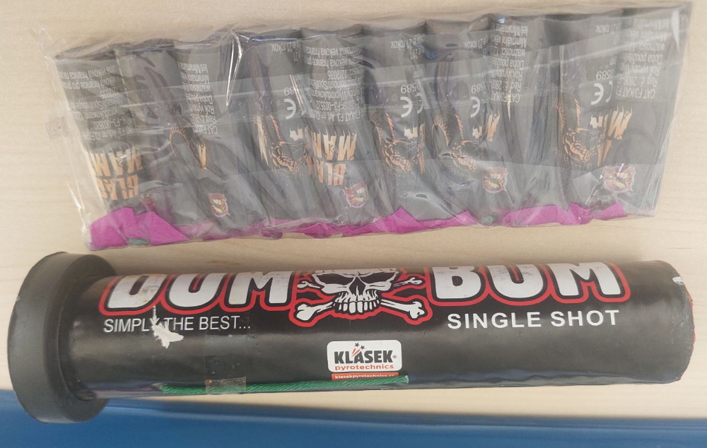 Na 113 pregorevajo telefoni, zasegli pravo zakladnico pirotehnike