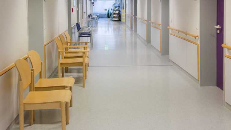 Divja noč v Murski Soboti: Pretep z grožnjami končal na sodišču, vpleteni tudi varnostniki