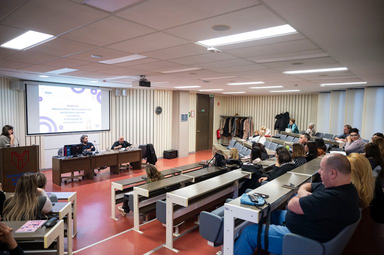 Otroške stiske obstajajo, a niso za vse enako slišane