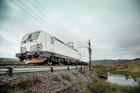 200 km/h in brez menjave na mejnih postajah: Slovenske železnice v nakup vlakov prihodnosti