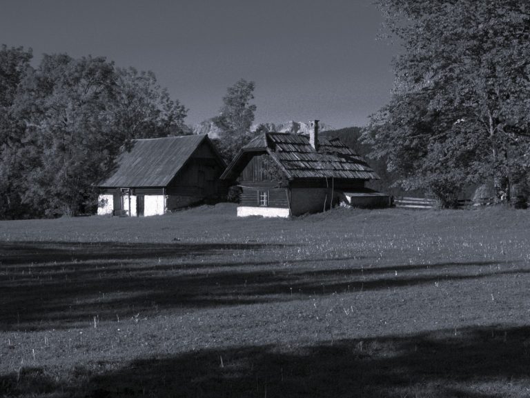 Policisti in gorski reševalci ponoči našli truplo 33-letnika, ki se je odpravil na Triglav