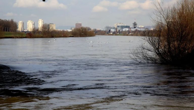V nesreči čolna z migranti na Hrvaškem trije mrtvi. (Foto: Hina/STA)