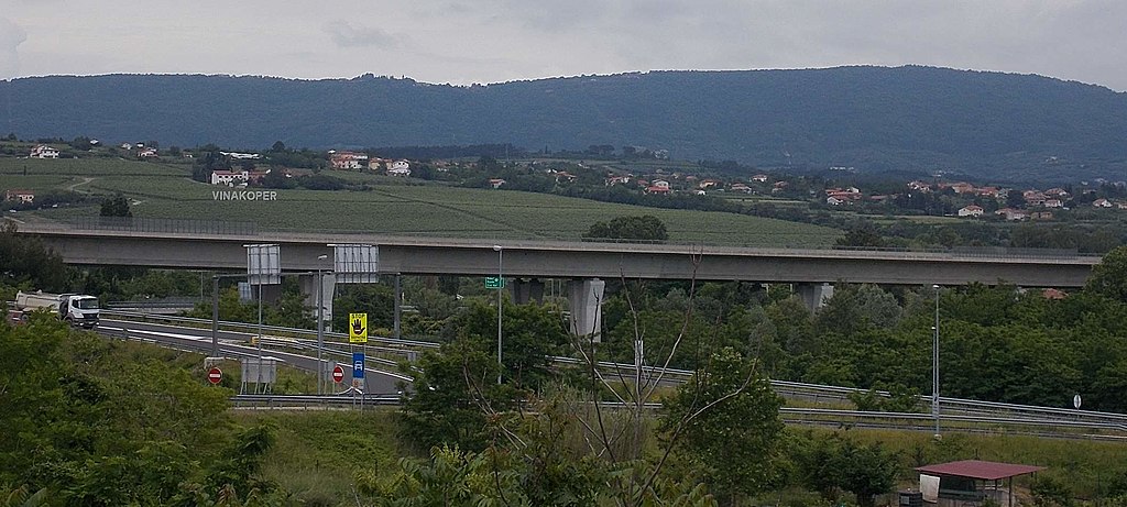 Štiripasovnica na obali brez vinjete