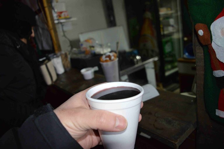 Po pitju kuhanega vina šest ljudi pristalo na urgenci