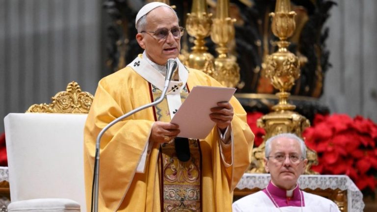 Papež v božičnem nagovoru svetu: Brez miru ni prihodnosti