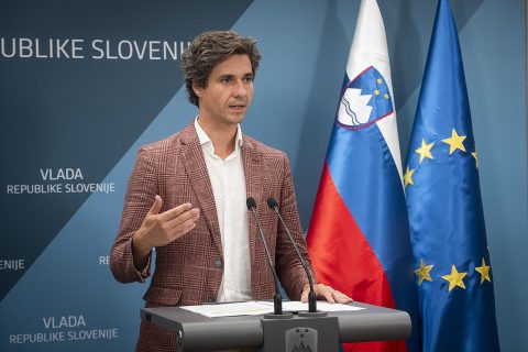 Luka Mesec o zvišanju minimalne plače za leto 2026