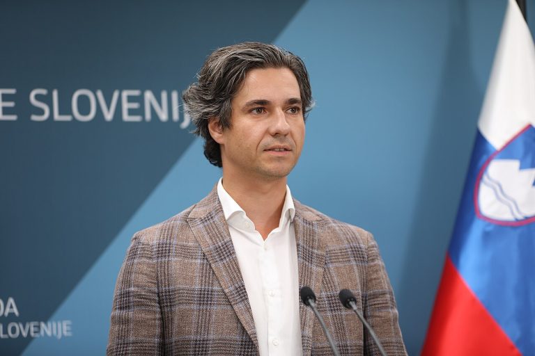 Luka Mesec naletel na nasprotovanja glede dviga minimalne plače