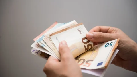 Konec enotnega plačnega sistema? Matoz napoveduje korenite spremembe v javnem sektorju
