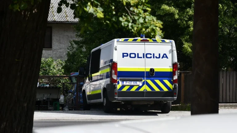Policija po Sloveniji danes izvaja obsežne hišne preiskave