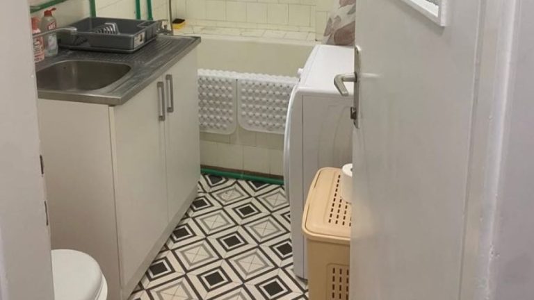Ne boste verjeli, kaj je namesto umivalnika v kopalnici stanovanja, ki je postalo spletna senzacija