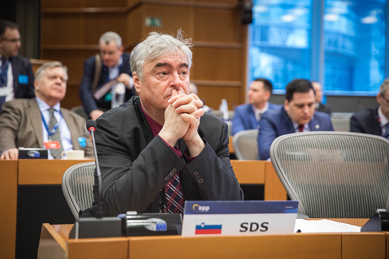 EPP bo kaznovala Zvera zaradi neposlušnosti pri glasovanju o nezaupnici komisiji