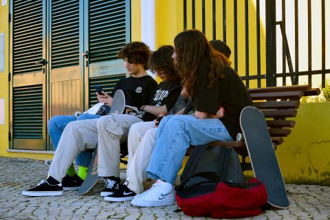 Na hrvaških osnovnih šolah kmalu prepoved mobitelov