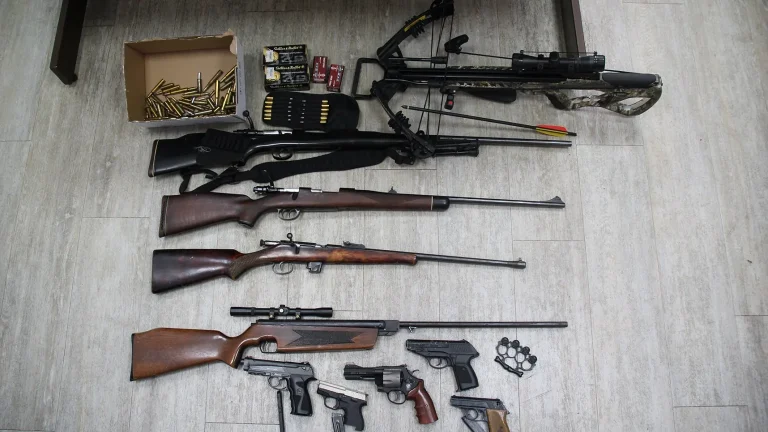 Doslej 230 predaj nezakonitega orožja