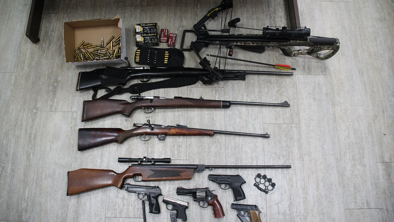 Doslej 230 predaj nezakonitega orožja