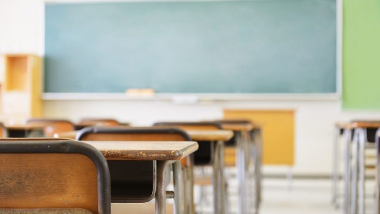 Panika na goriški srednji šoli, zaradi domnevnega eksplozivnega sredstva evakuirali dijake