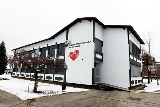 Na SZŠ Murska Sobota se je zgodil napad z nožem, dijakinja že pri pouku