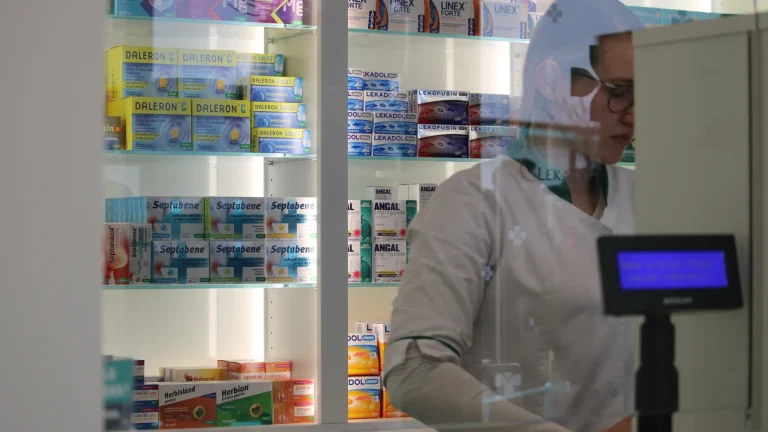 cene zdravil poskočile v nebo