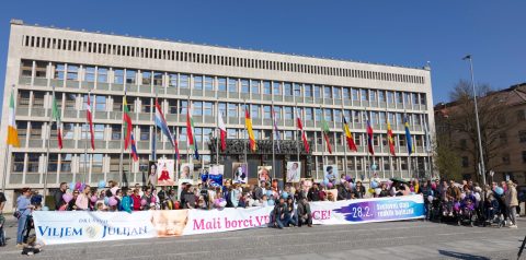 Simbolični koraki za tiste, ki sami ne morejo hoditi