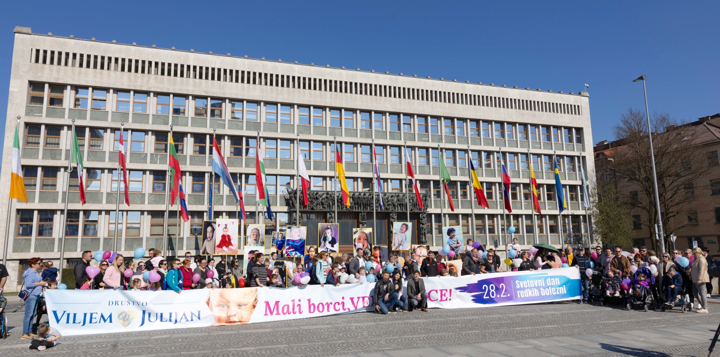 Simbolični koraki za tiste, ki sami ne morejo hoditi