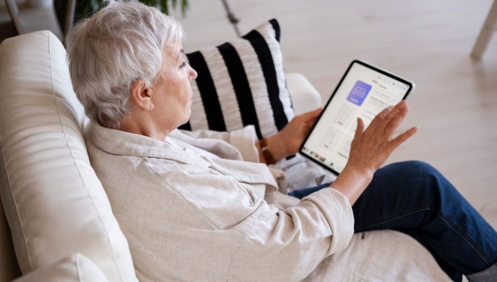 upokojenci, digitalizacija