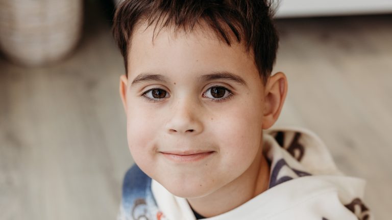 Obarjada že 21 let povezuje ljudi: Letos za 7-letnega Tea, za katerega je pomemben vsak dan